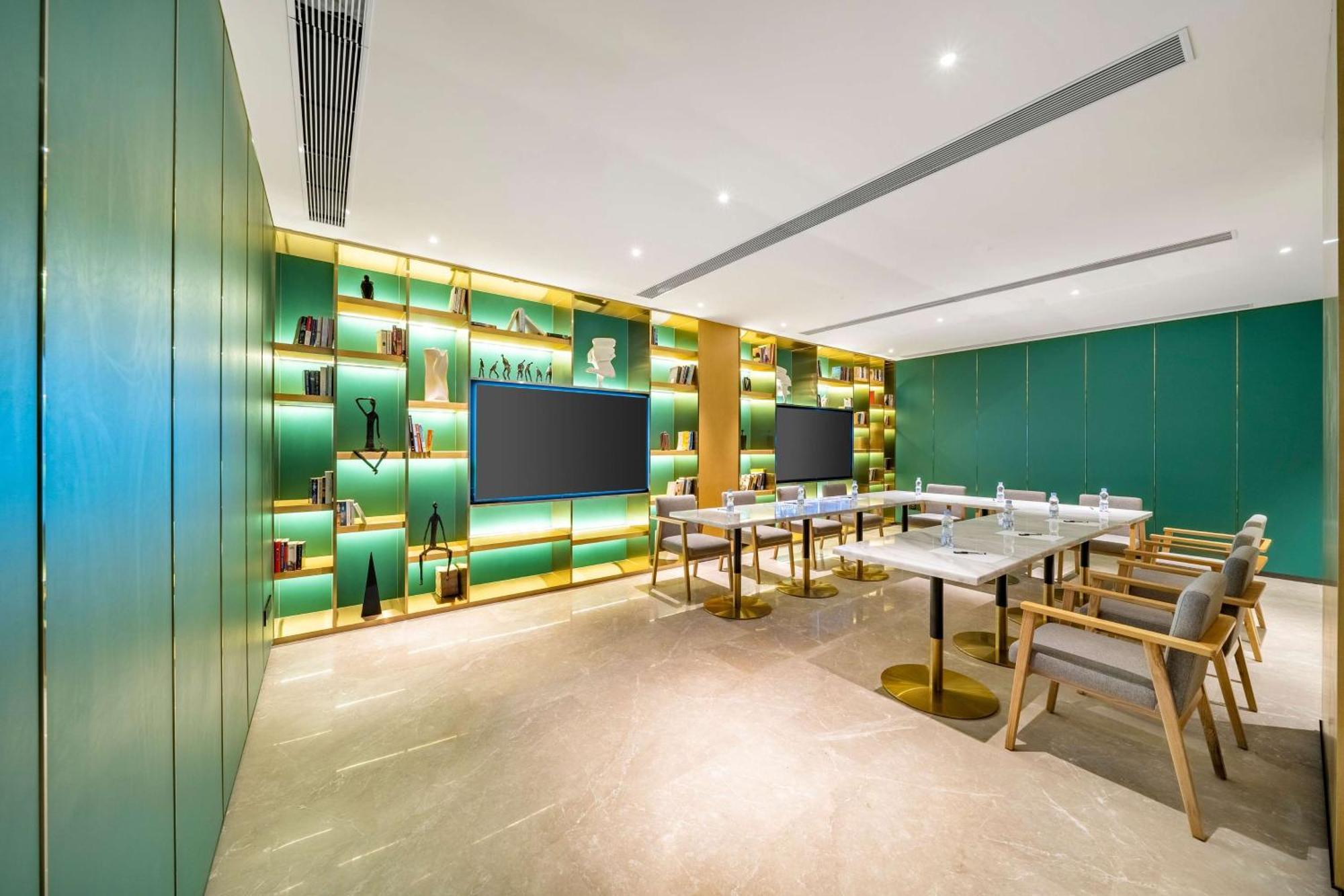 Hilton Garden Inn Chengdu Kuanzhai Alley Экстерьер фото