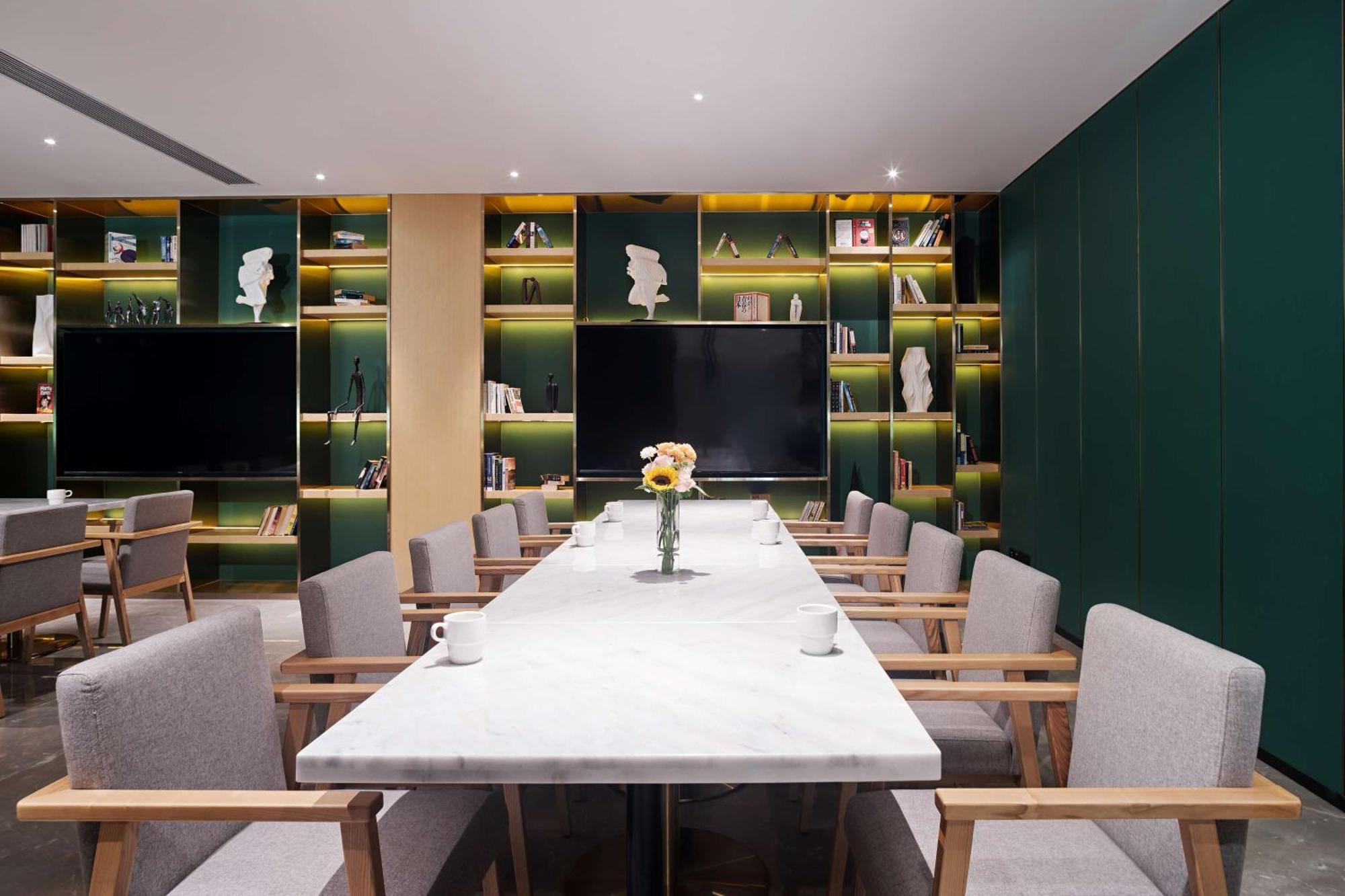 Hilton Garden Inn Chengdu Kuanzhai Alley Экстерьер фото