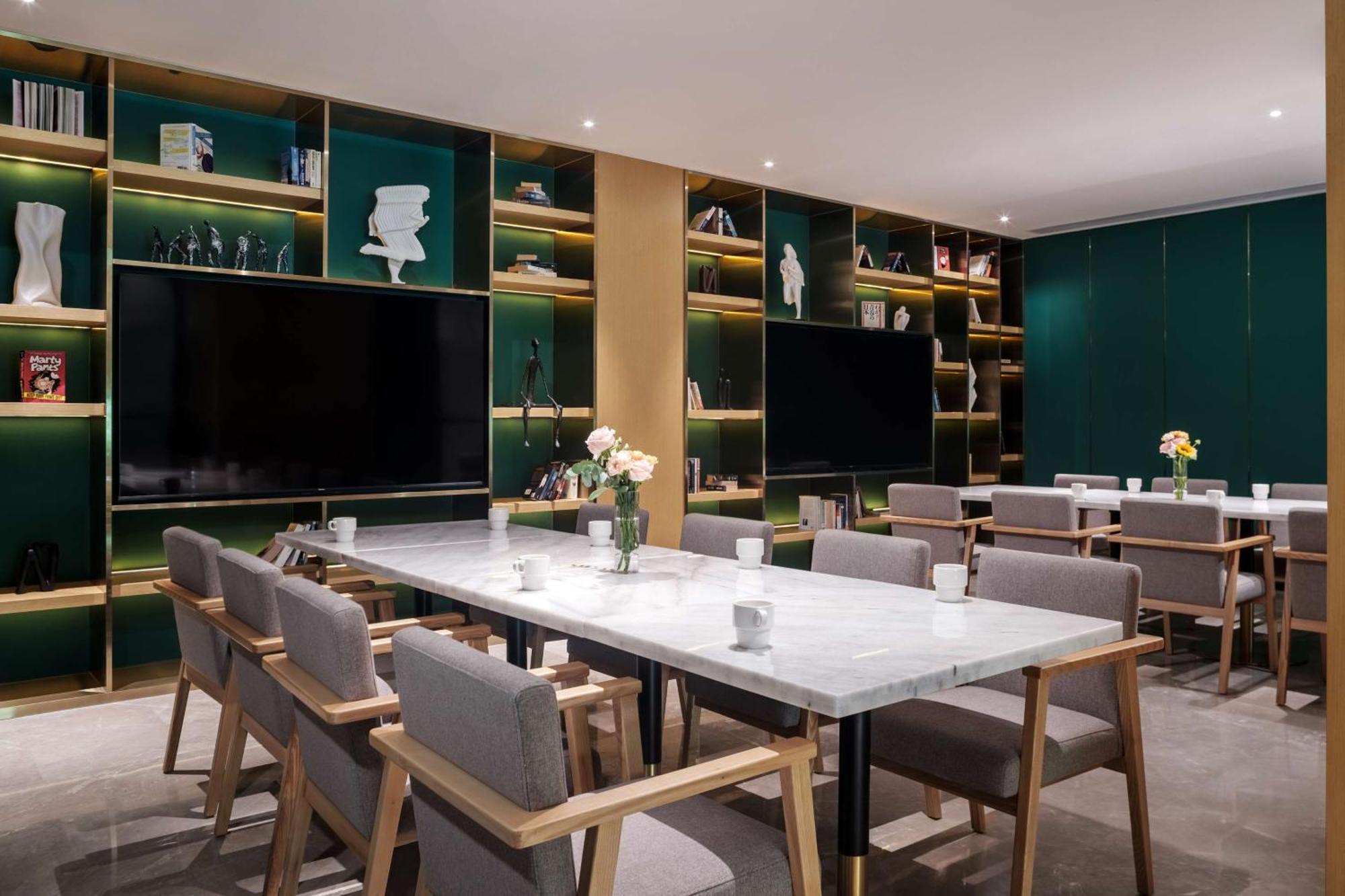 Hilton Garden Inn Chengdu Kuanzhai Alley Экстерьер фото